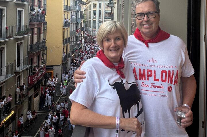 VIP San Fermin : Balcony in Estafeta, Churros y Gigantes