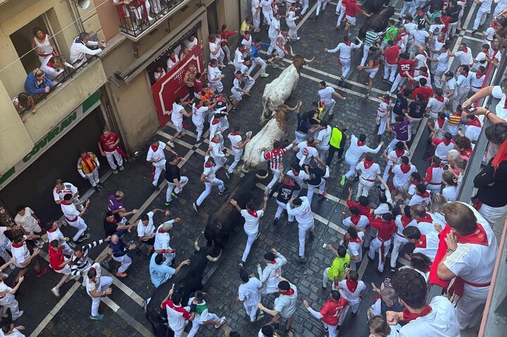 VIP San Fermin : Balcony in Estafeta, Churros y Gigantes