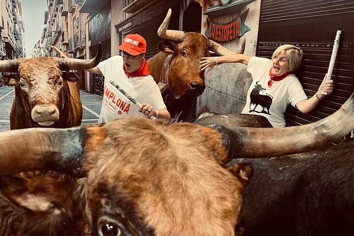 VIP San Fermin : Balcony in Estafeta, Churros y Gigantes