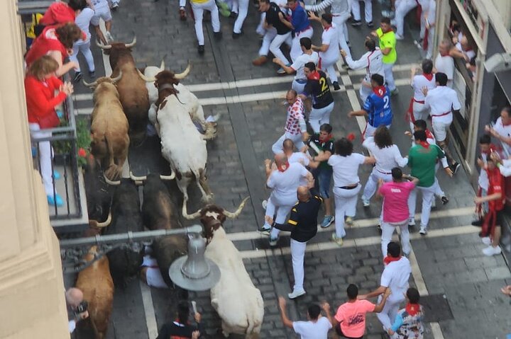 VIP San Fermin : Balcony in Estafeta, Churros y Gigantes