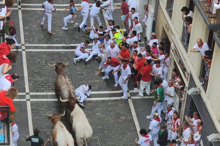 VIP San Fermin : Balcony in Estafeta, Churros y Gigantes