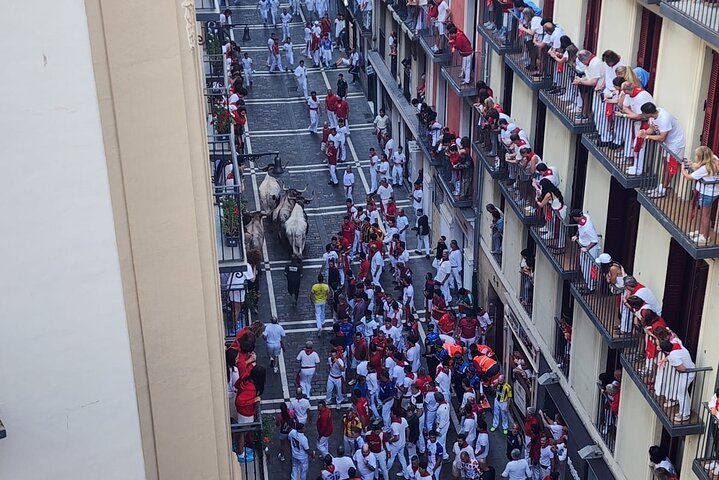 VIP San Fermin : Balcony in Estafeta, Churros y Gigantes