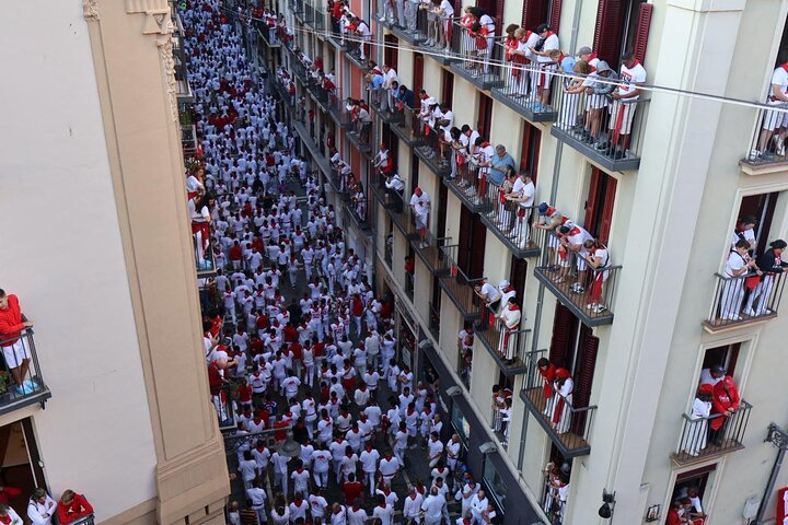 VIP San Fermin : Balcony in Estafeta, Churros y Gigantes