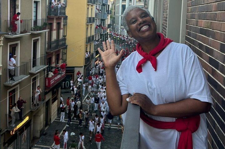 VIP San Fermin : Balcony in Estafeta, Churros y Gigantes