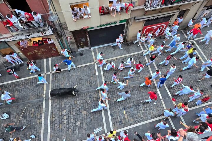 VIP San Fermin : Balcony in Estafeta, Churros y Gigantes