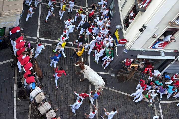 VIP San Fermin : Balcony in Estafeta, Churros y Gigantes