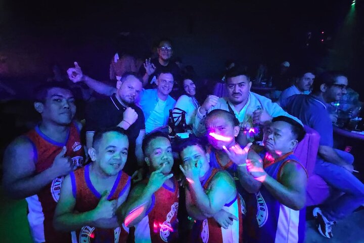 Makati : Pubcrawl Midget boxing rooftop music and gogo clubs