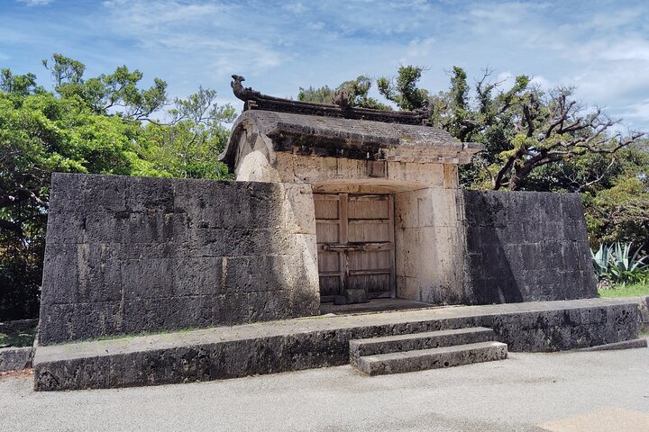 Shurijo Castle & Royal Mausoleum Tour – Ryukyu Kingdom Heritage