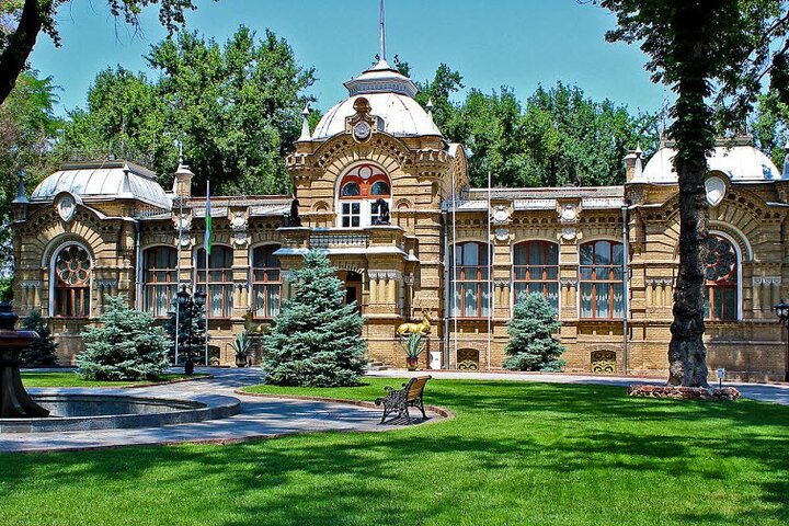 Tashkent: Guided Walking & Food Tour with Local Guide