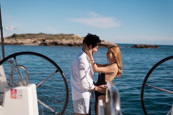 Private sailing yacht by the Bay of Palma and nearby coves