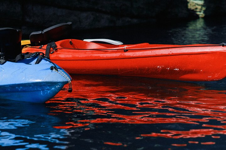 Budva Bay: Kayak & SUP Tour to Coastal Caves