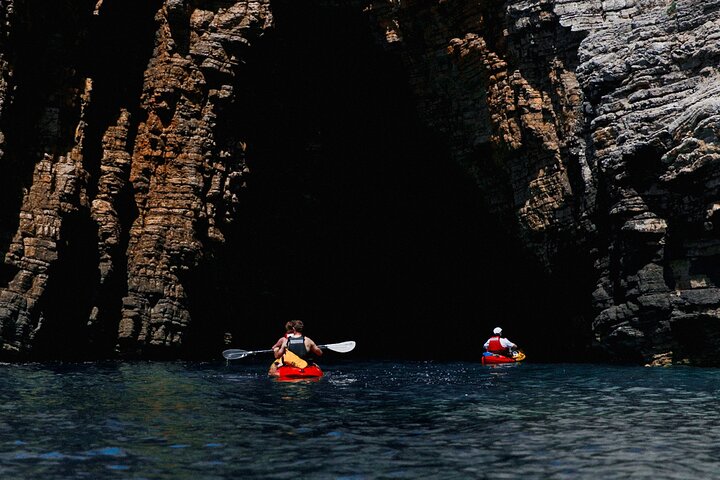 Budva Bay: Kayak & SUP Tour to Coastal Caves