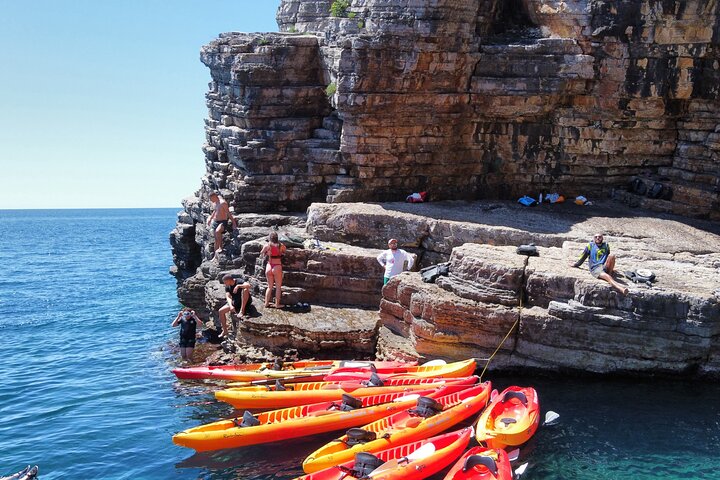 Budva Bay: Kayak & SUP Tour to Coastal Caves