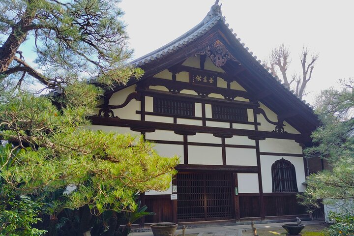 Fukuoka & Hakata Private Custom Tour with Optional Port Pickup