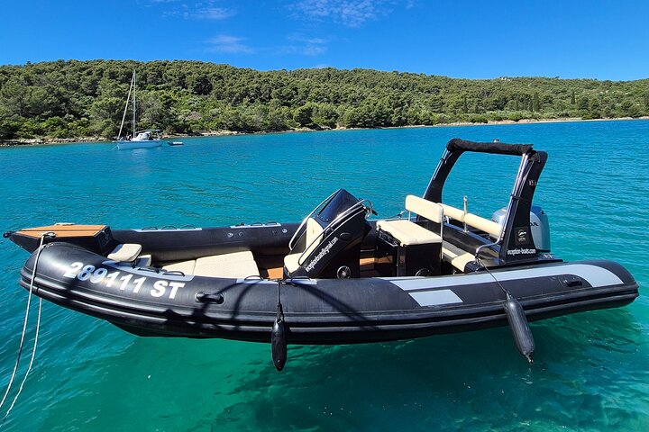 Private boat tour Blue Lagoon and 3 Islands from Trogir or Split