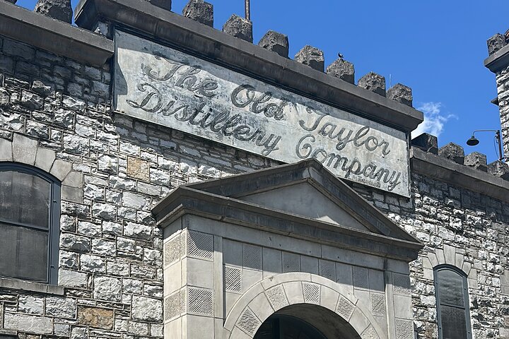 Kentucky Bourbon Experience: 3 Iconic Distilleries & Tastings
