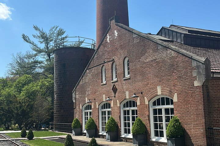 Kentucky Bourbon Experience: 3 Iconic Distilleries & Tastings