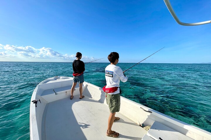 Fishing experience on a private small boat on Ishigaki Island - Meet empty-handed!Fish.Let's eat.~ 【1 day course】