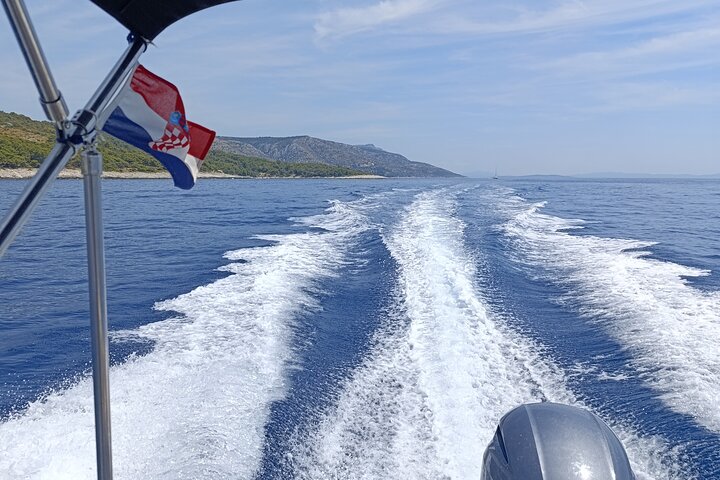 Private Boat Tour To Pakleni Islands and Red Rocks