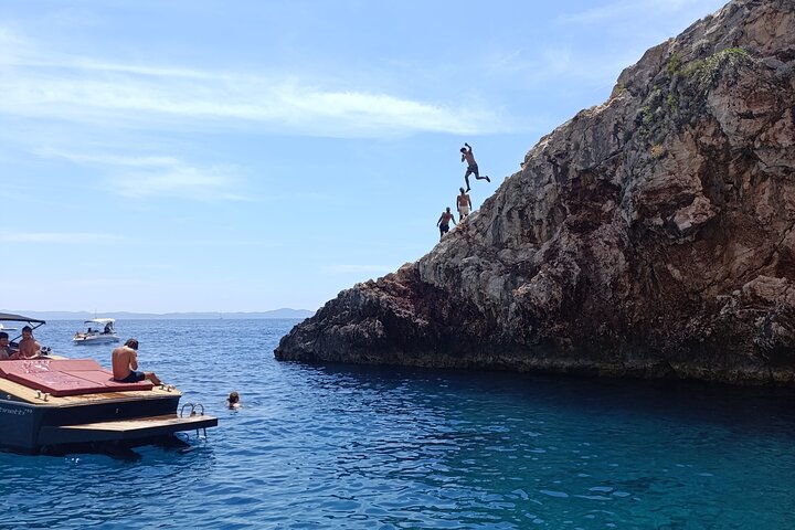 Private Boat Tour To Pakleni Islands and Red Rocks