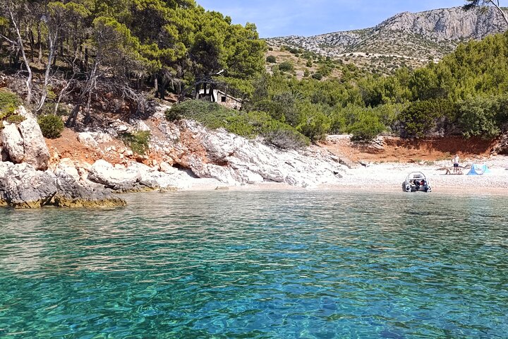 Private Boat Tour To Pakleni Islands and Red Rocks
