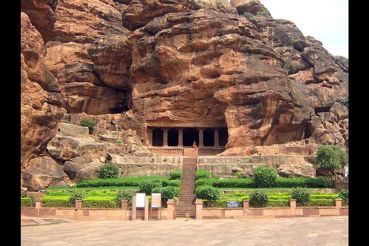 Hire a Guide to visit Badami/Aihole/Pattadakal with own transport