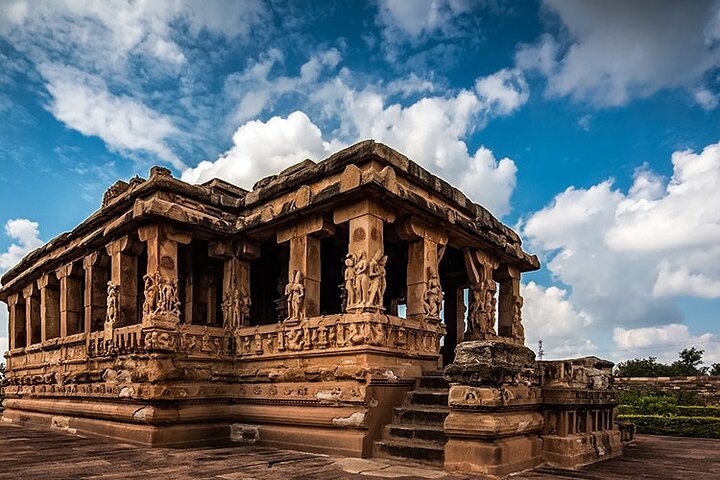 Hire a Guide to visit Badami/Aihole/Pattadakal with own transport