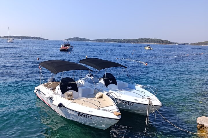 Private Boat Tour To Pakleni Islands and Red Rocks