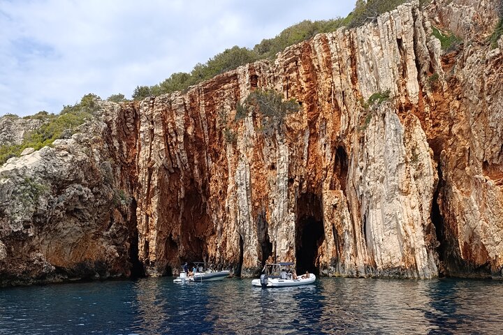 Private Boat Tour To Pakleni Islands and Red Rocks