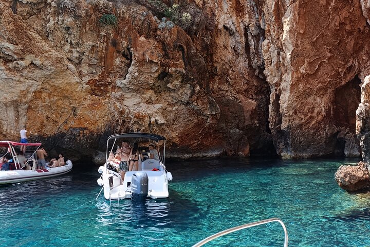 Private Boat Tour To Pakleni Islands and Red Rocks