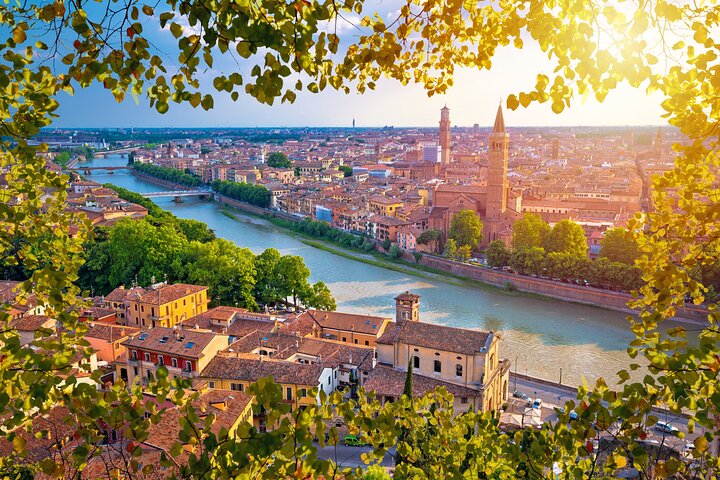 Verona: Tour with Arena, Cable Car and Optional Juliet Tickets