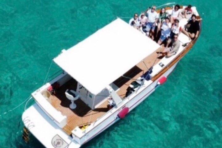 3 Hour Group Tour by Boat to the Caves of Santa Maria di Leuca