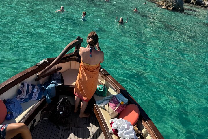 Cagliari boat tour : 5 swim stops, snorkeling & Sardinian aperitif