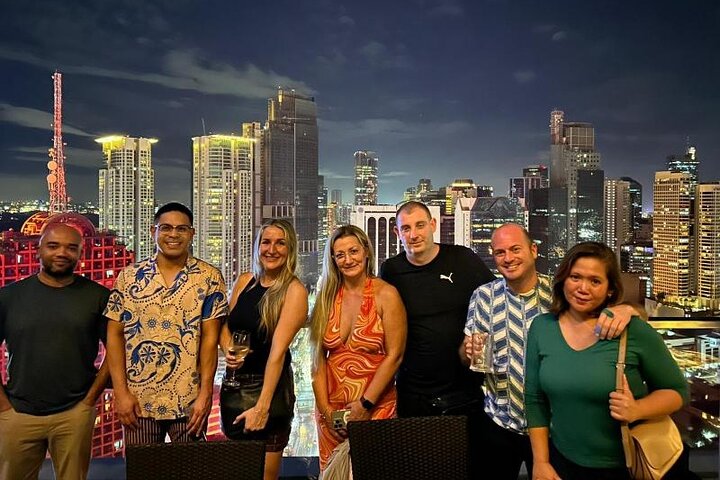 Makati : Pubcrawl Midget boxing rooftop music and gogo clubs