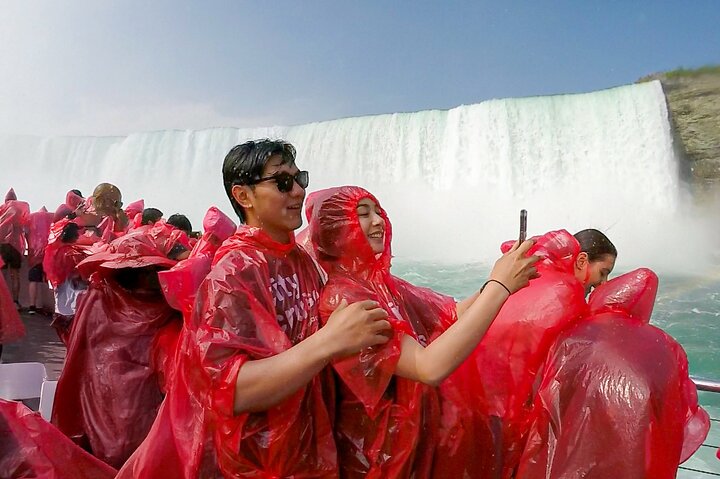 Niagara Falls Small-Group Tour with Niagara City Cruise Boat Ride