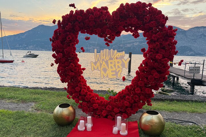 Romantic Marriage Proposal Experience in Lake Garda