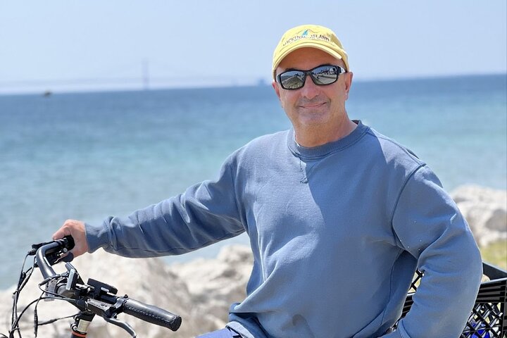 Guided Bike Tour of Mackinac Island with Scenic Views