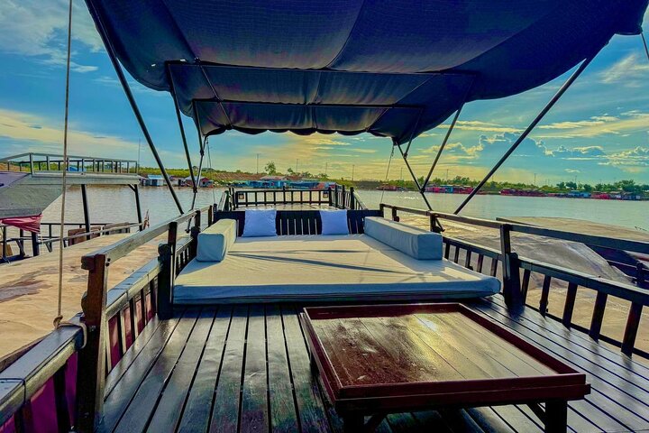 Private Boat from Battambang to Siem Reap via Tonle Sap Lake