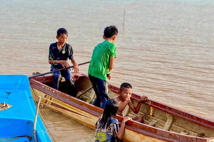 Private Boat from Battambang to Siem Reap via Tonle Sap Lake