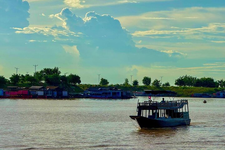 Private Boat from Battambang to Siem Reap via Tonle Sap Lake