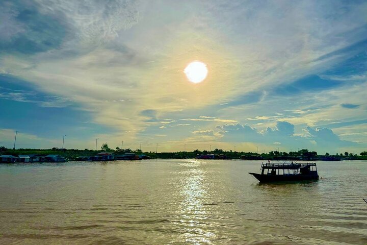Private Boat from Battambang to Siem Reap via Tonle Sap Lake
