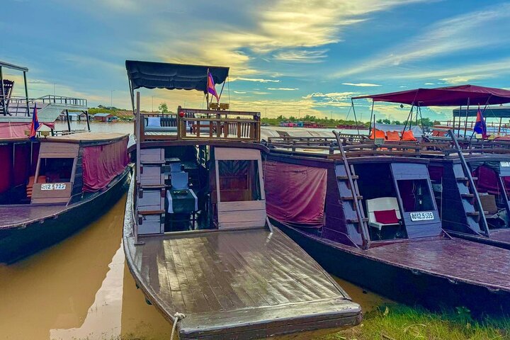 Private Boat from Battambang to Siem Reap via Tonle Sap Lake