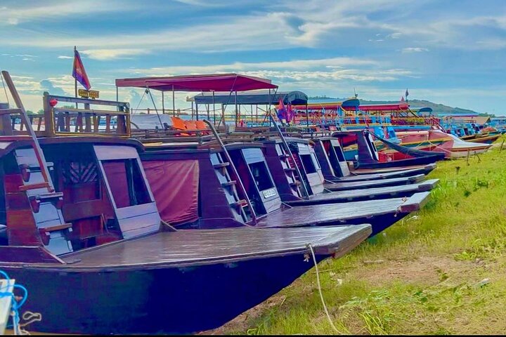 Private Boat from Battambang to Siem Reap via Tonle Sap Lake