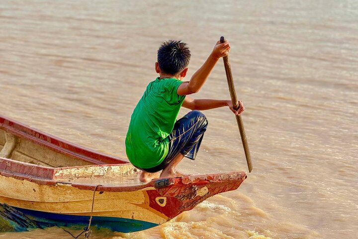 Private Boat from Battambang to Siem Reap via Tonle Sap Lake