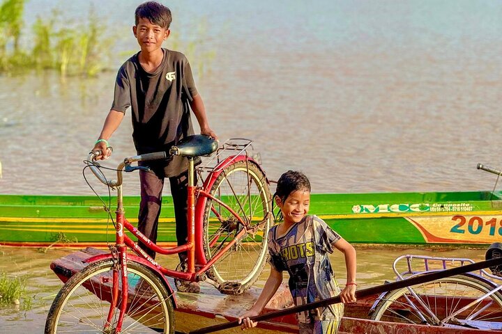 Private Boat from Battambang to Siem Reap via Tonle Sap Lake