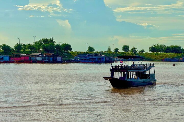 Private Boat from Battambang to Siem Reap via Tonle Sap Lake