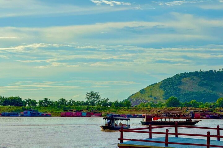 Private Boat from Battambang to Siem Reap via Tonle Sap Lake