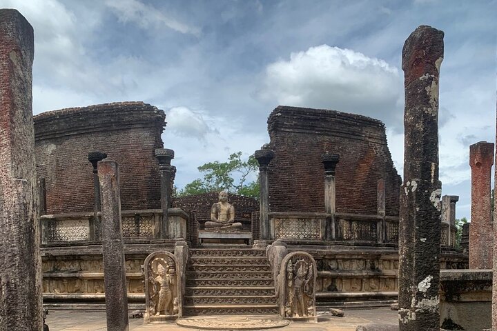 Private Polonnaruwa Ruins & Minneriya Safari Tour from Sigiriya