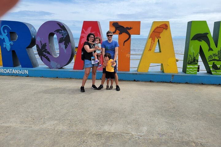Roatan Wildlife Monkeys,Sloths, chocolate Rum tasting Island Tour