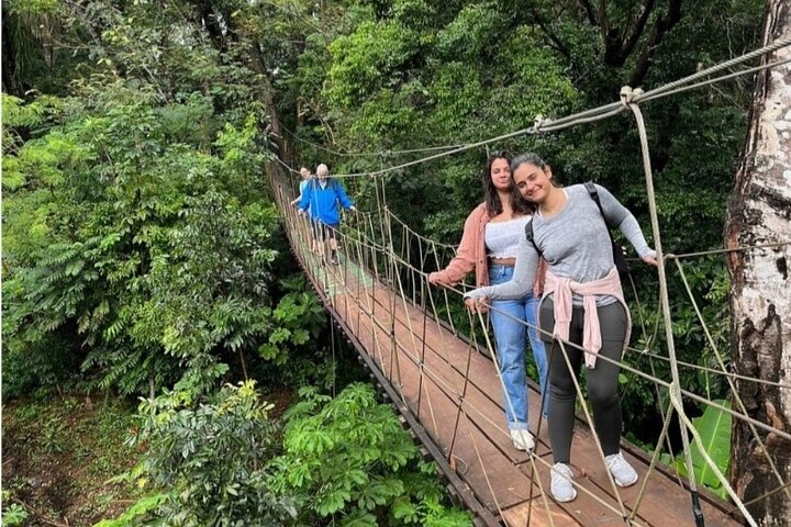 Roatan Wildlife Monkeys,Sloths, chocolate Rum tasting Island Tour